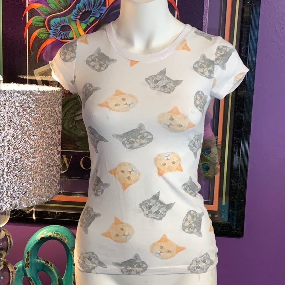 Cat T shirt . XS